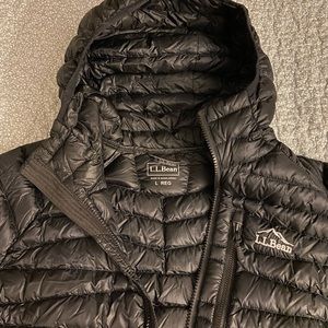 L.L.Bean Men’s Ultralight 850 Down Hooded Jacket